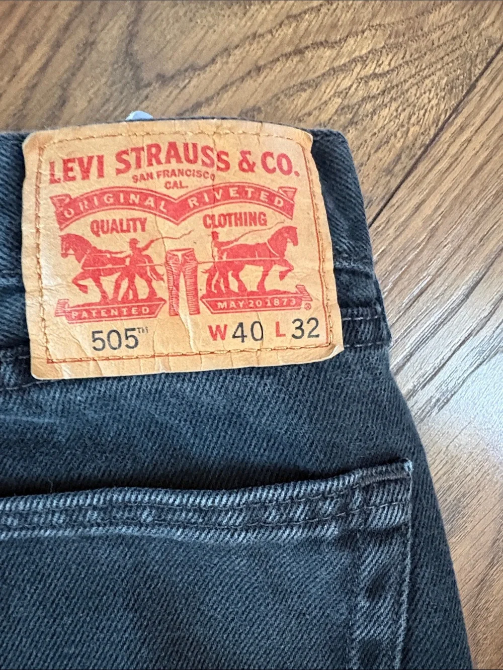 Men’s Levi's Black 505 Straight Jeans with Signature Patch